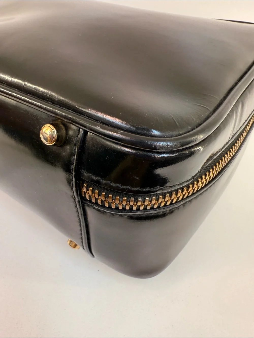 GUCCI VINTAGE LUNCH BOX STYLE BAMBOO ZIPPER PULLS